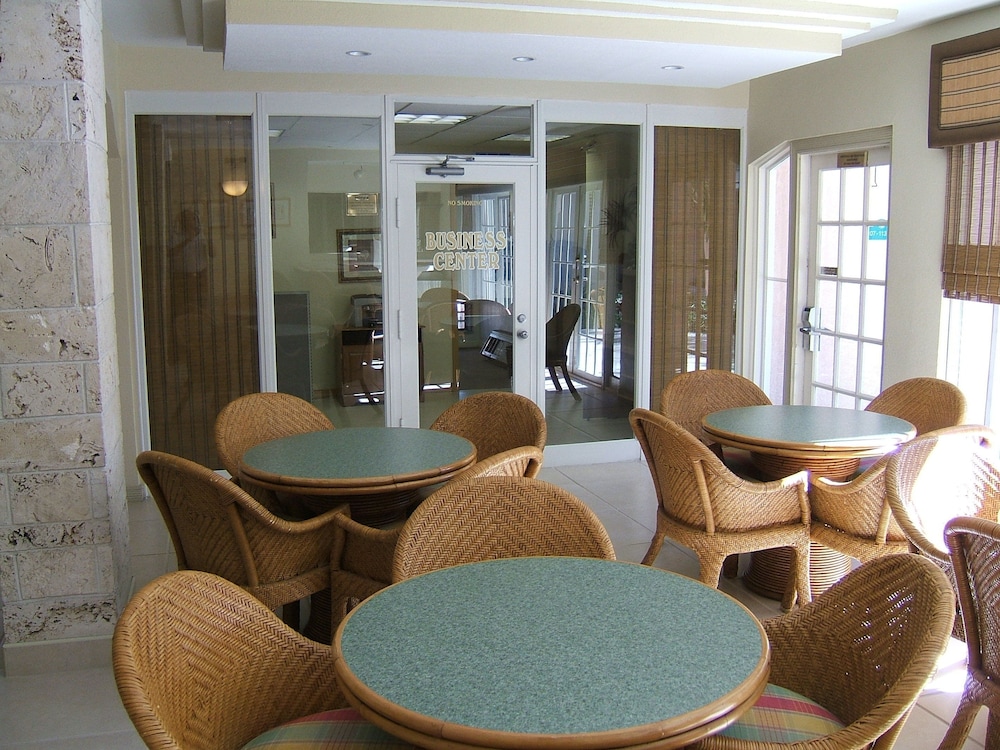 Castaways Resort and Suites - Photo 7