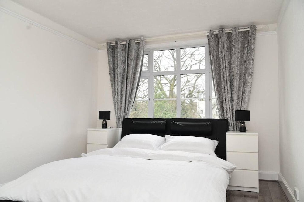 Bright and Spacious 2-bed Apartment in Sutton view 4