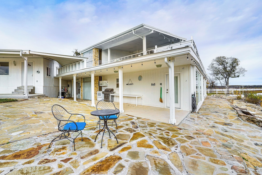 Lakefront Runaway Bay Retreat w/ Private Dock