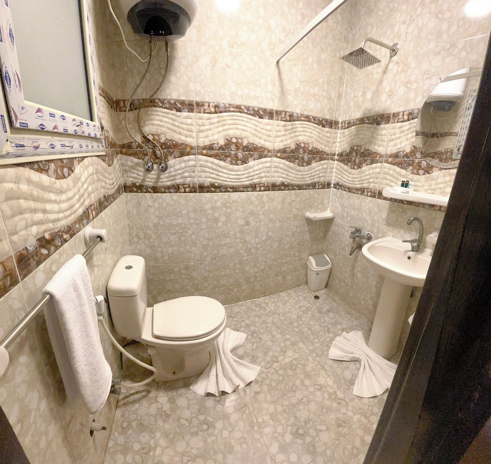 Pearl pyramids Inn