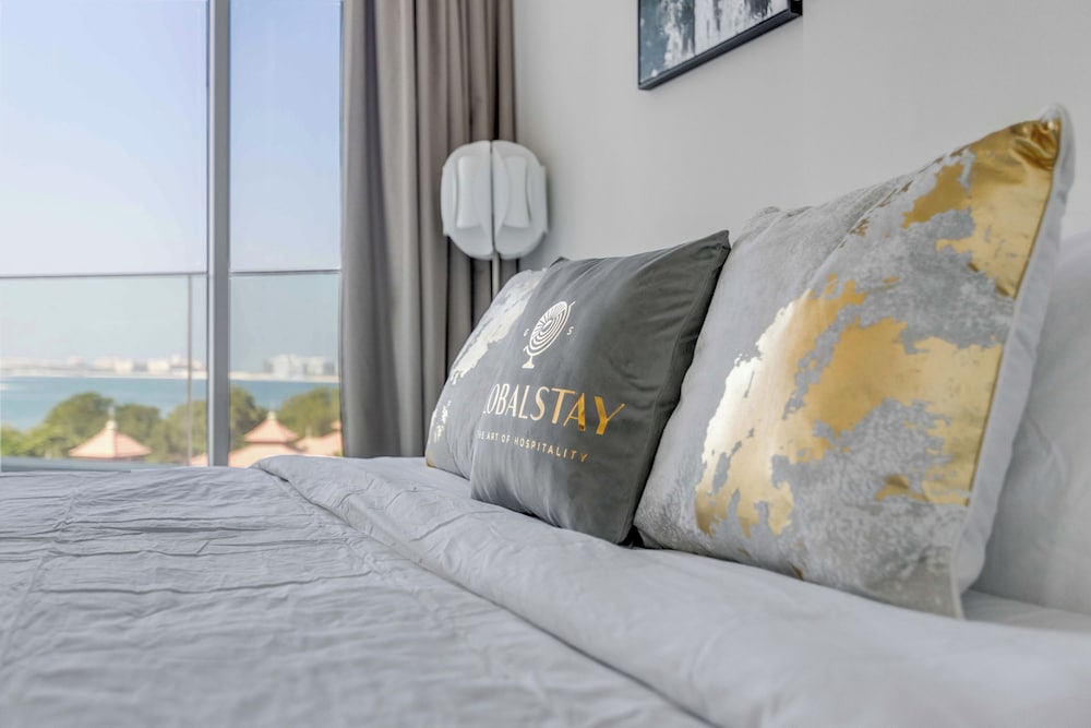 Globalstay Luxury Azizi Mina Beachfront