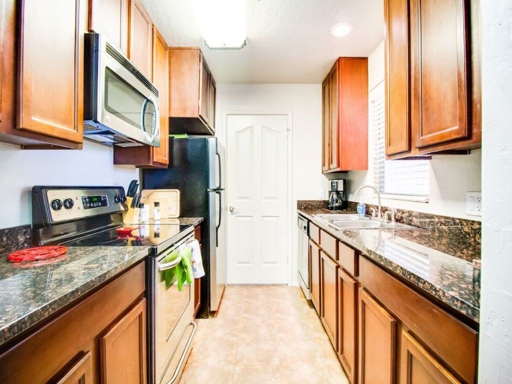 Beautiful Condo in Prime Scottsdale Location! view 3