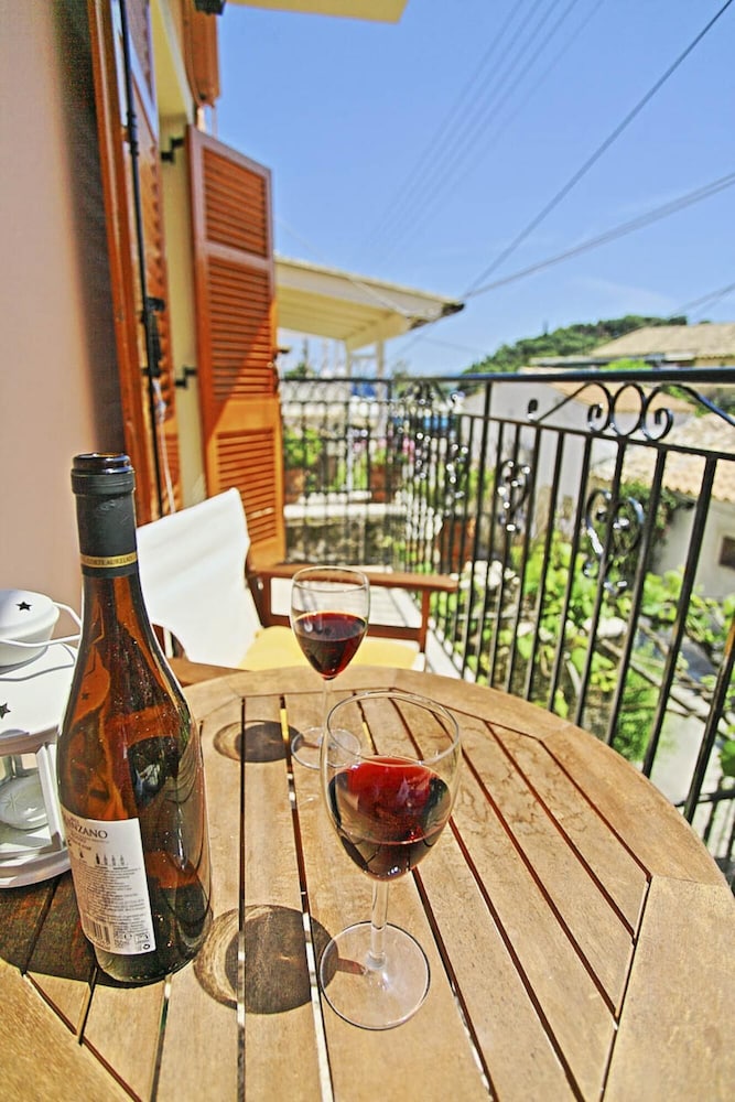 Anna Apartment Walk to Beach A C Wifi Car Not Required - 2451 view 5