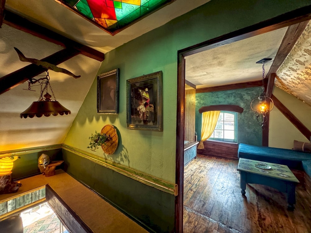 The Oak Lodge