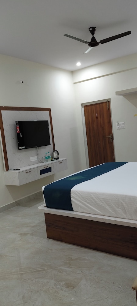 Hotel Grand Vista Nearby International Airport