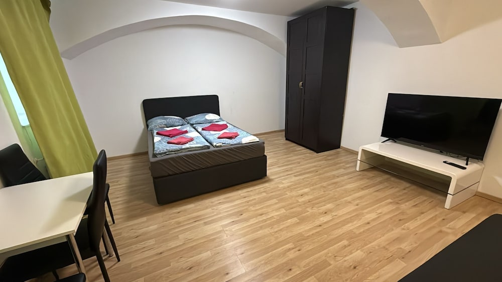 Beautiful 1BR Apartment Near Prater Park