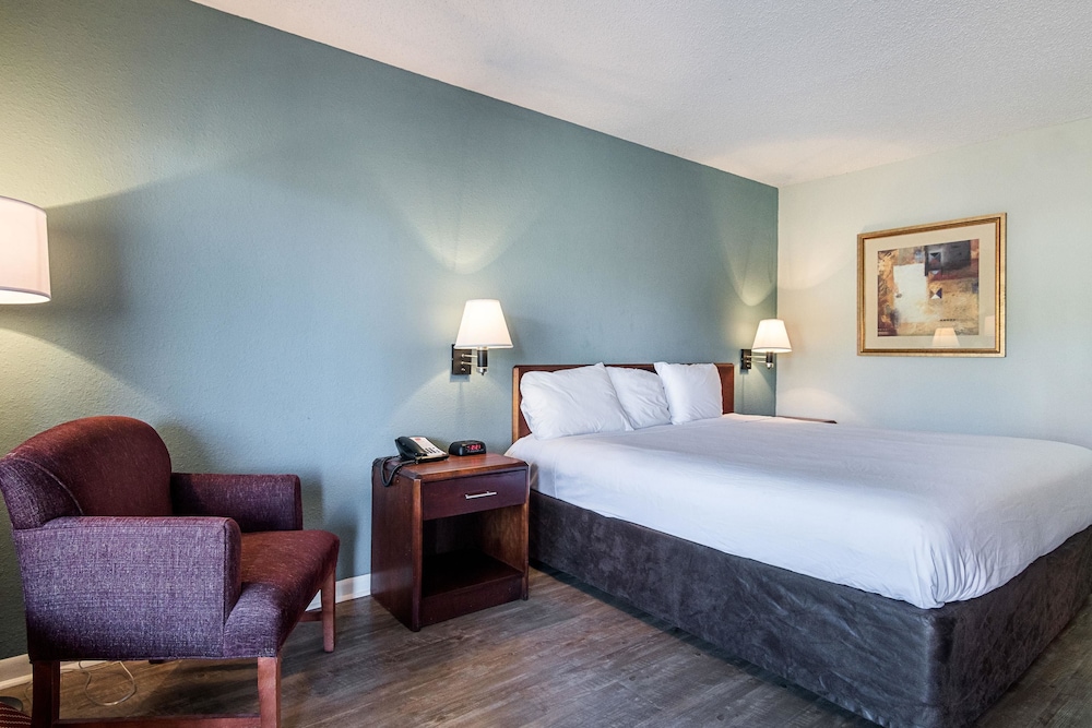 Americus Vacations - Econo Lodge - Property Image 2