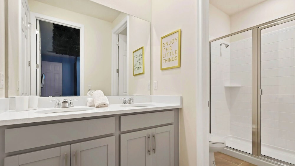 Bright and Spacious Solara Resort Retreat view 4