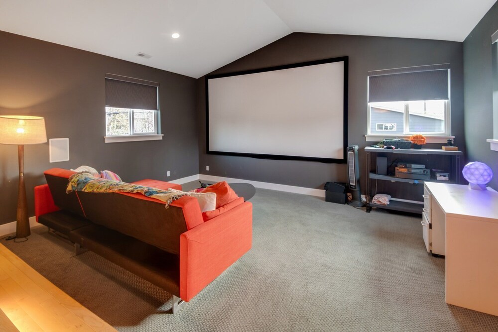 Spacious Family Retreat Media Room & Patio 3 Bedroom Home