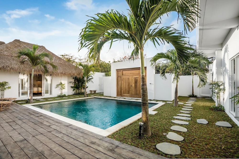 A Casa Di Renucci by Alfred in Bali - Brand New Stunning 5BR Villa Near Seminyak Beach