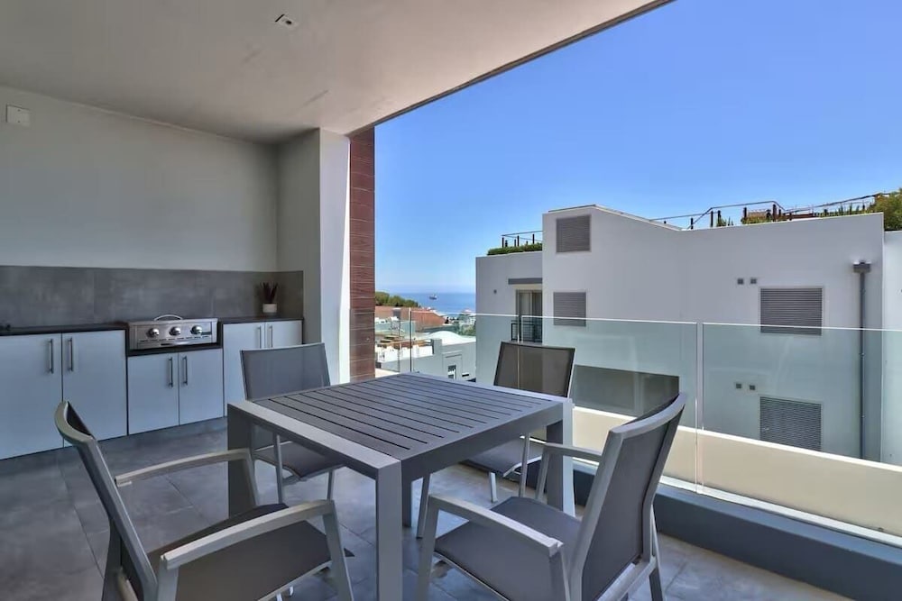 Deluxe Luxury 2 Bedroom Apartment, Seapoint