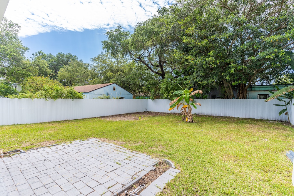 Upper Design District 3BD Home w/Jacuzzi and Backyard