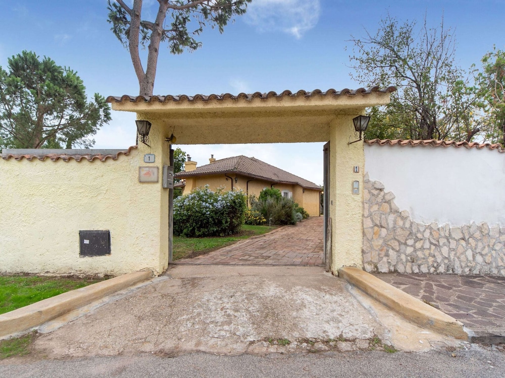 Beautiful Holiday Home in Ardea With Garden view 3
