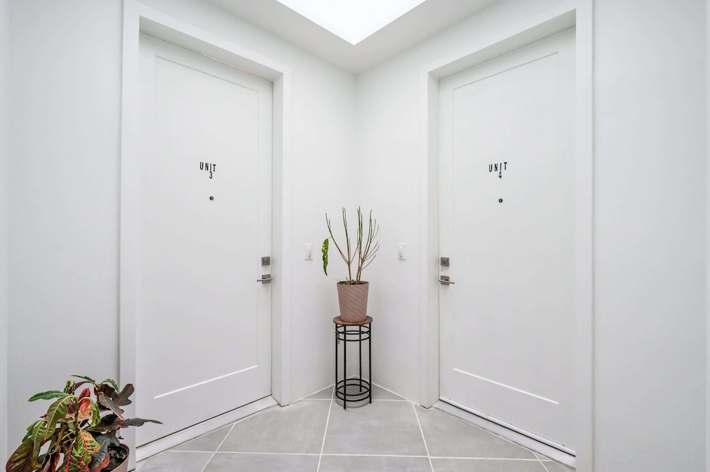 Not Affected by the Fire/modern Spacious Home With Parking & Fully Equipped Kitchen #3