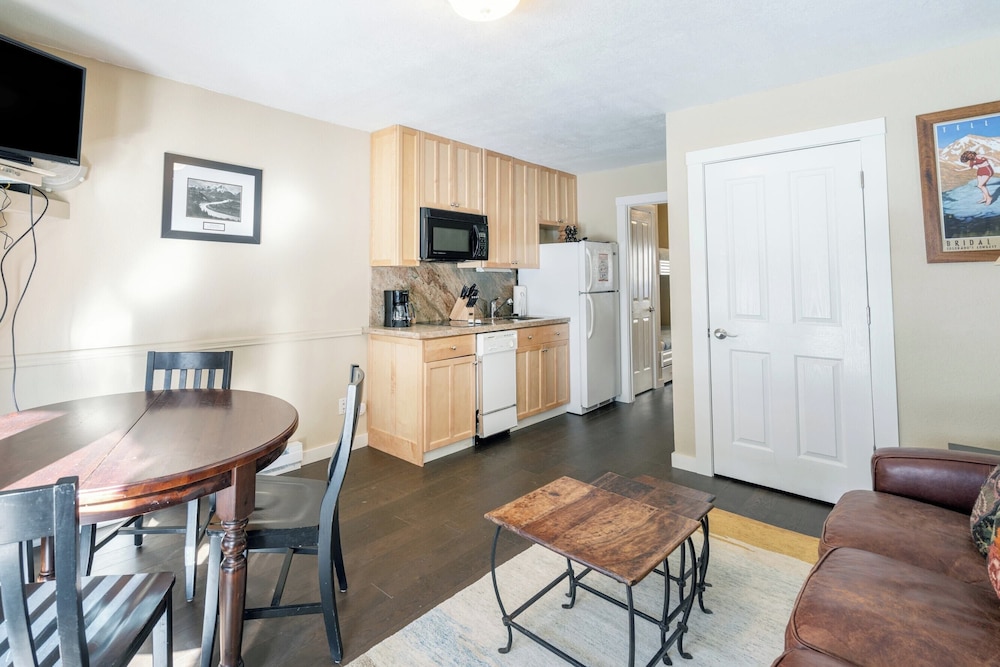 Viking Lodge 117 by Avantstay Ski Home w/ Communal Pool & Hot Tub view 2