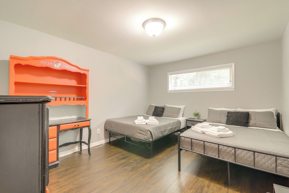 1 Mi to Dtwn & Uga: Condo w/ Pool in Athens!