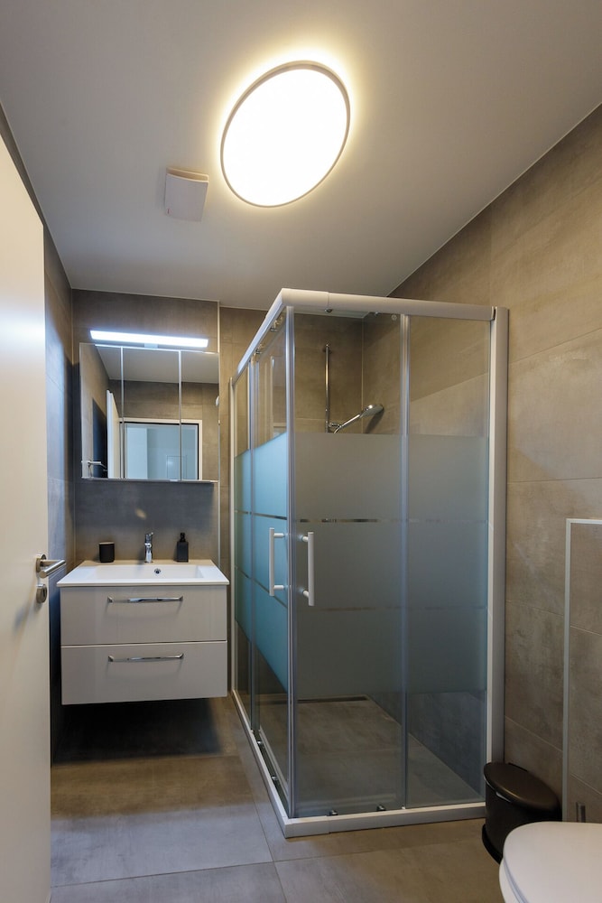 BERG&BERG APARTMENTS-Spiez Self Check-In