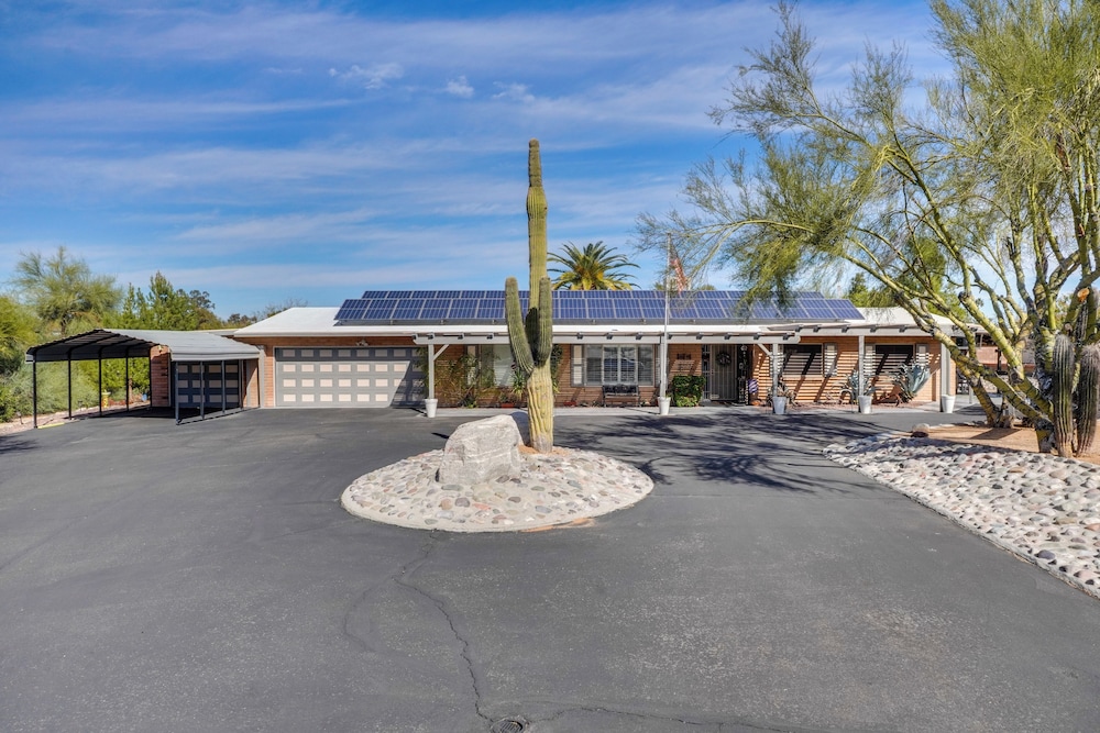 Walkable Studio w/ Patio in Tucson!