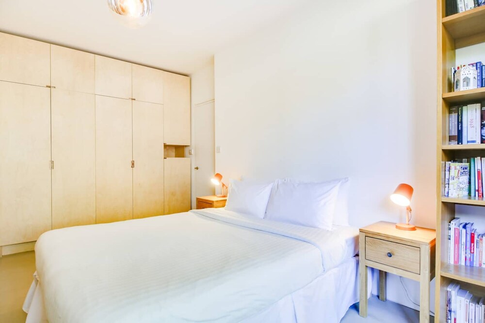 Stylish, Bright Apartment w/ Private Garden