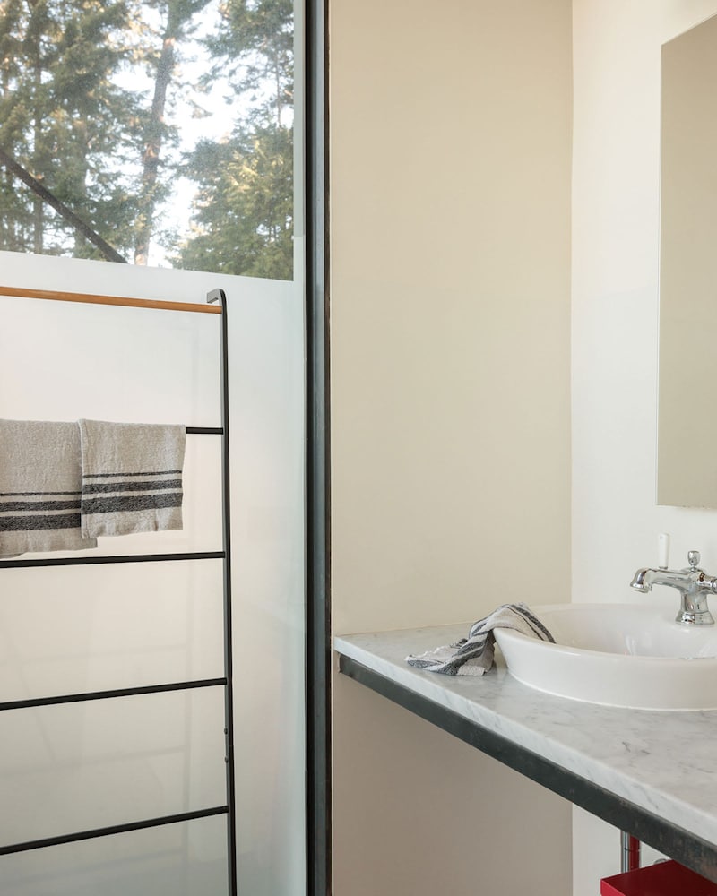 Conner Glass Cabin by Boutique