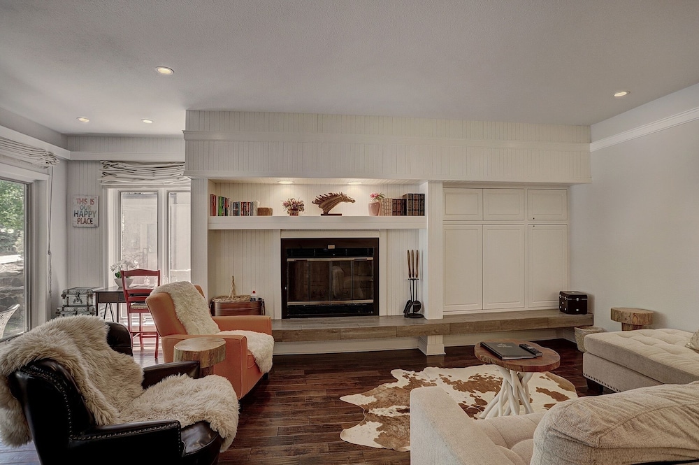2721 Chateaux DMont by RedAwning