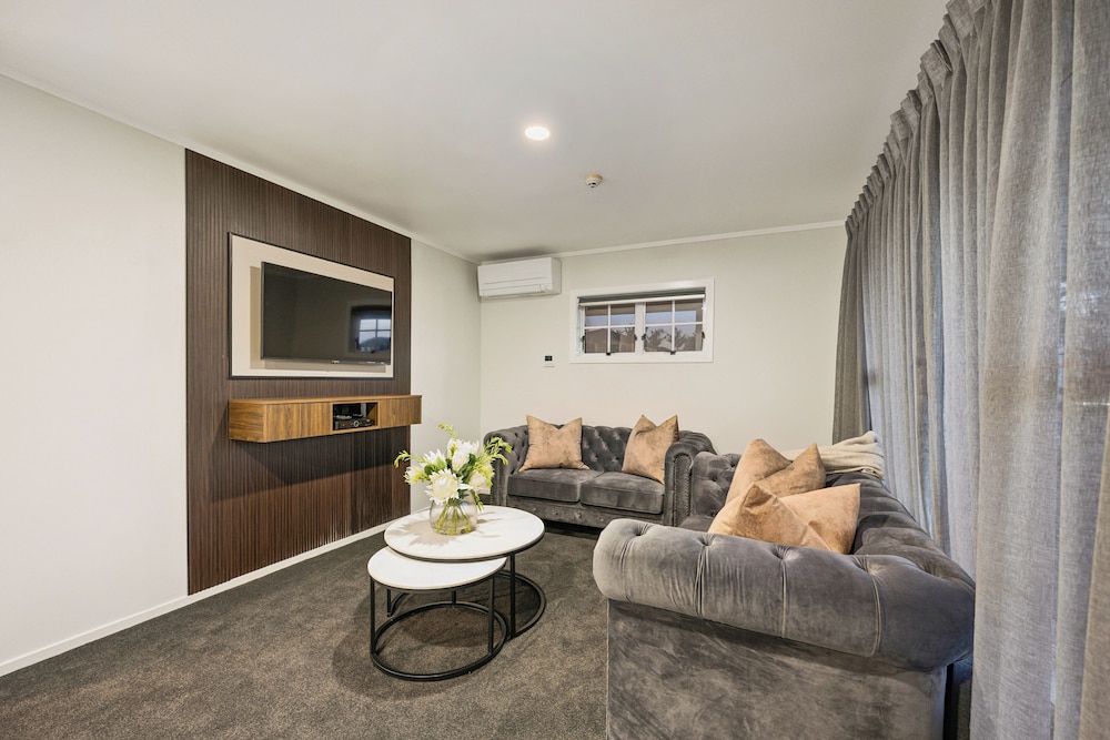Aroha Motel