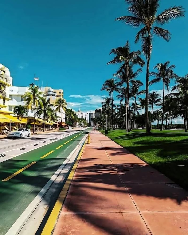 Retro Miami Getaway With Free Parking 1 Minute From Beach