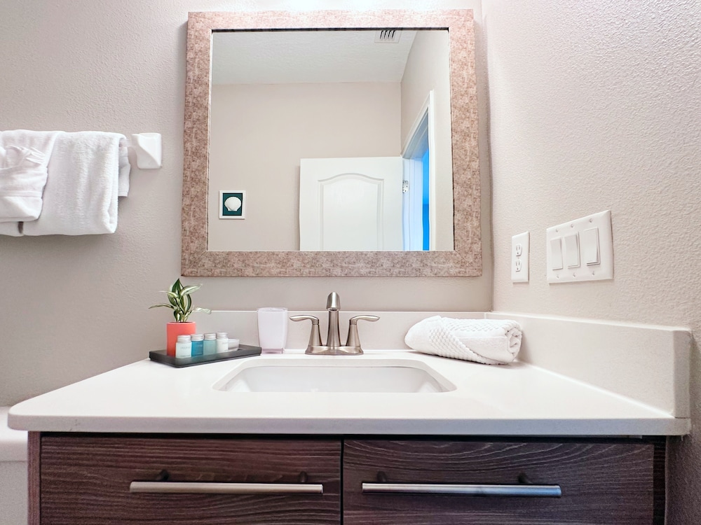 Balmoral Resort-195al 3 Bedroom Home by RedAwning view 5