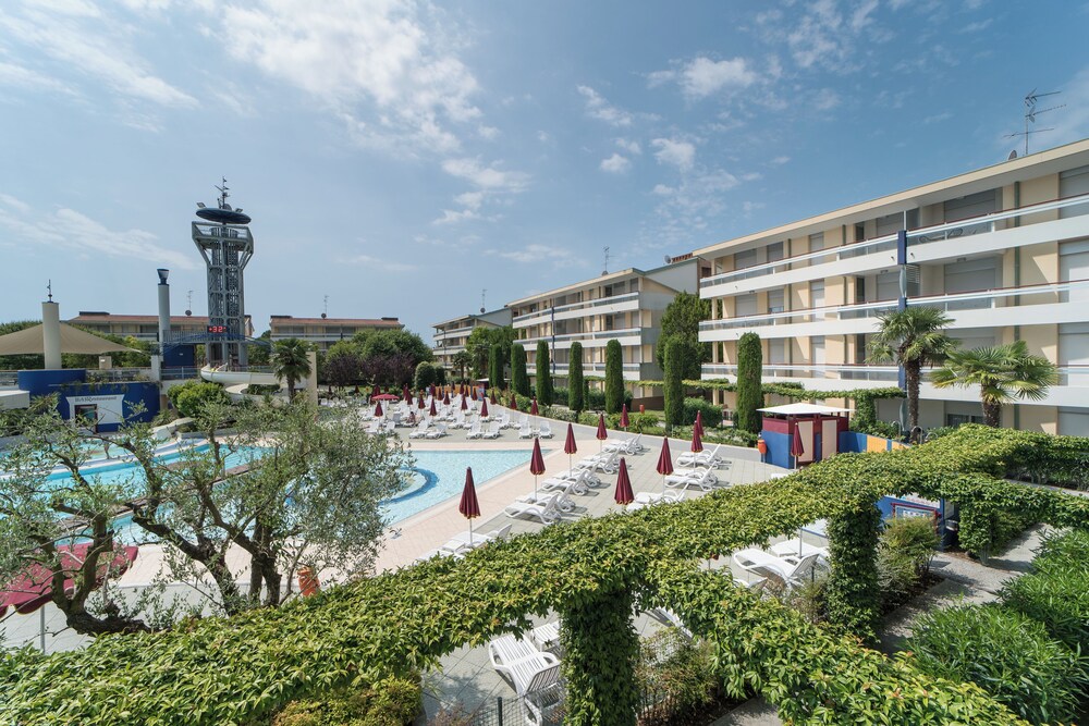 Super Villaggio Planetarium Resort one Bedroom Apartment Sleeps 4 Persons