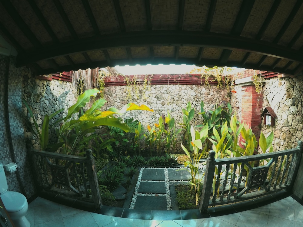 Man's Cottages and Spa