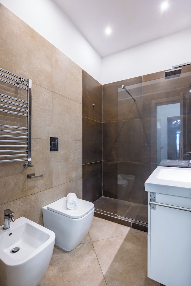 Chiaia Boutique Flat on Pedestrian Area by Napoliapartments