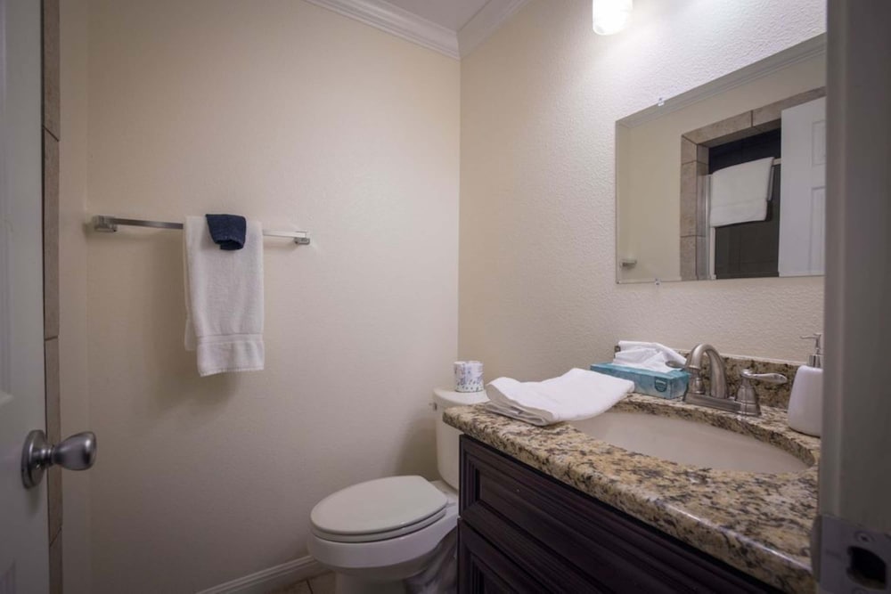 Waterwheel Hideaway - Cozy Condo for 6 With Resort-style Amenities