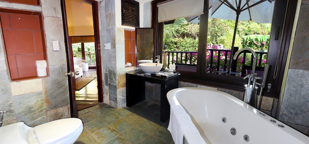 Poshanu Resort