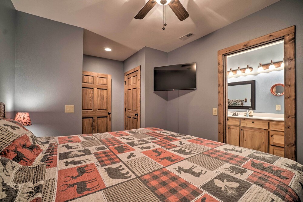Mountain-view Cabin w/ Hot Tub, Near Lake Chatuge! view 3