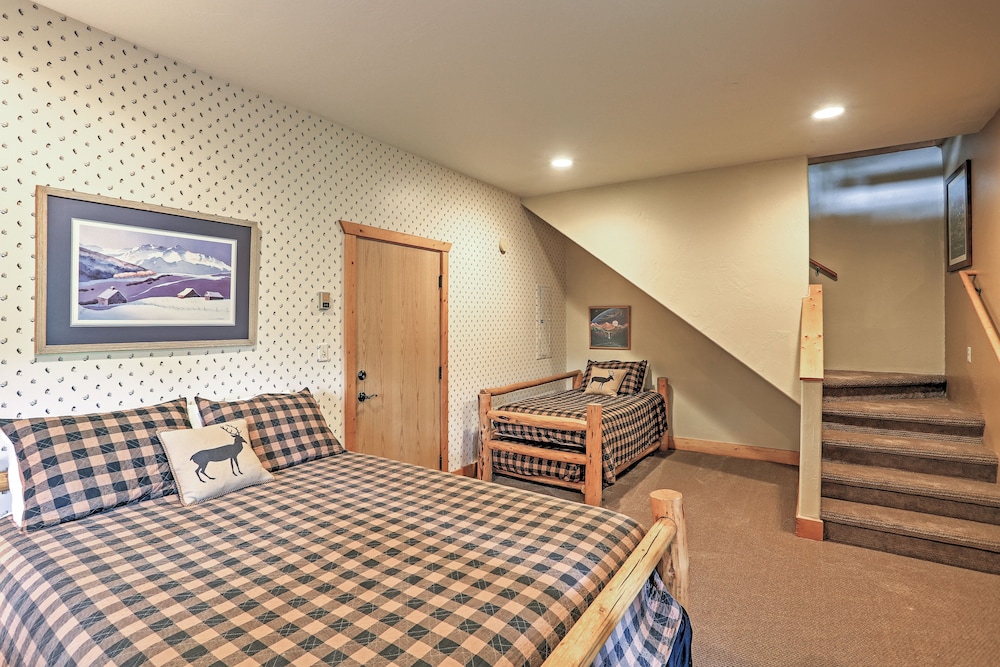 Ski-in/ski-out Telluride Home w/ Deck & Hot Tub! view 2