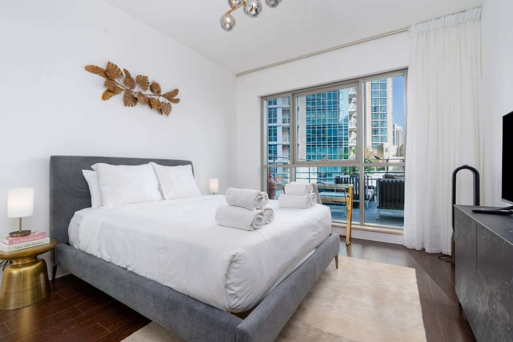 Stylish and Central 1 BD in Downtown Dubai