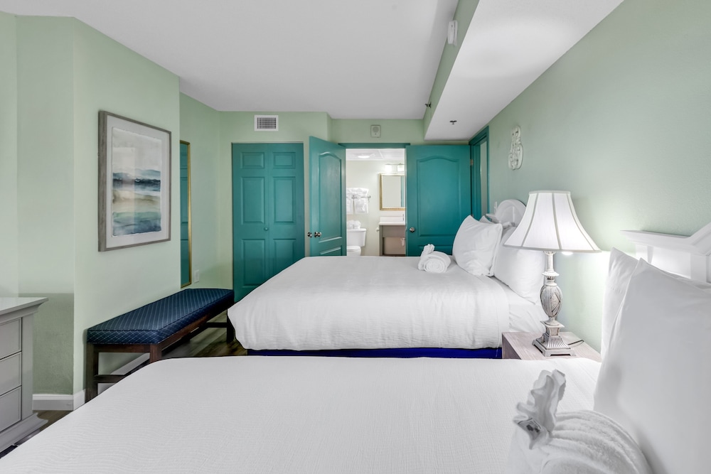 Cozy 2BR Beachfront Condo
