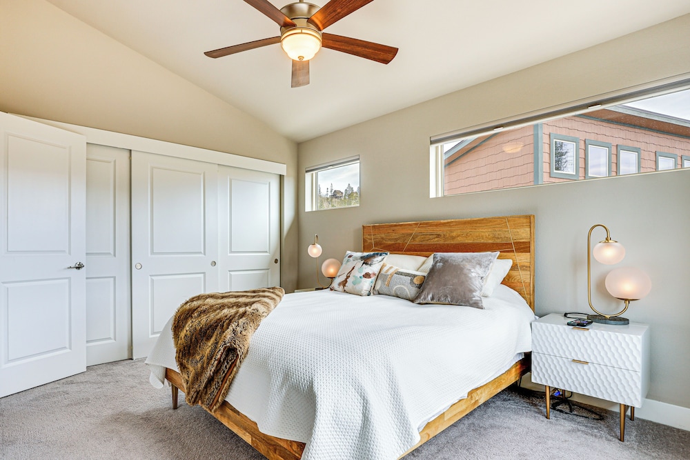 Walk to Dtwn: Fraser Retreat w/ Hot Tub & Views!