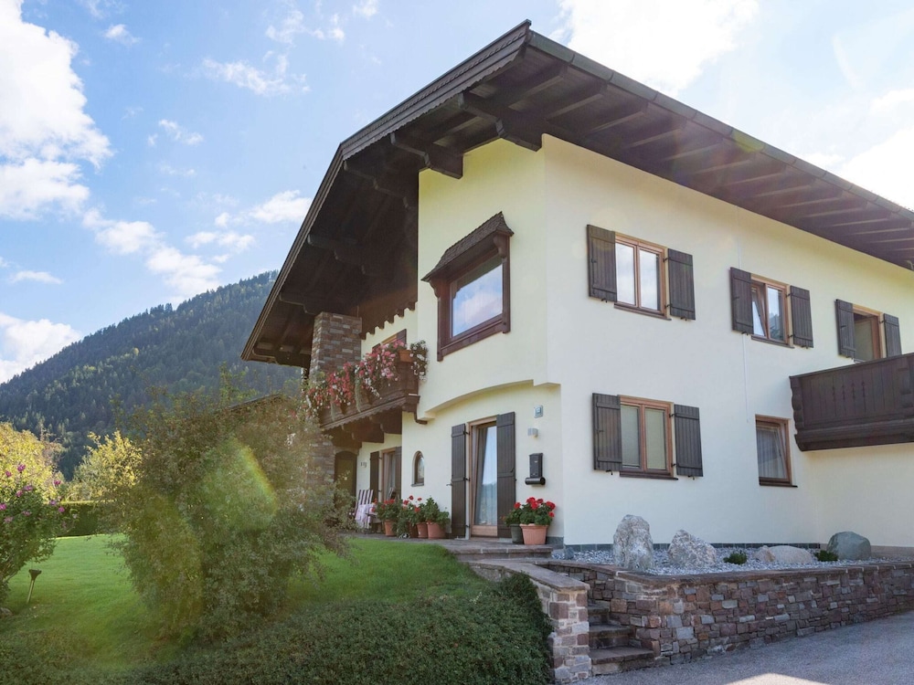 Apartment in Tyrol 100 m to the Mountain Railway