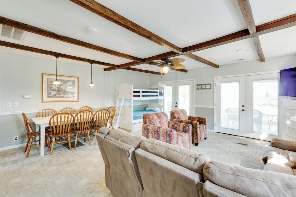 2BR Lakefront Getaway w/ Dock & Boat Launch
