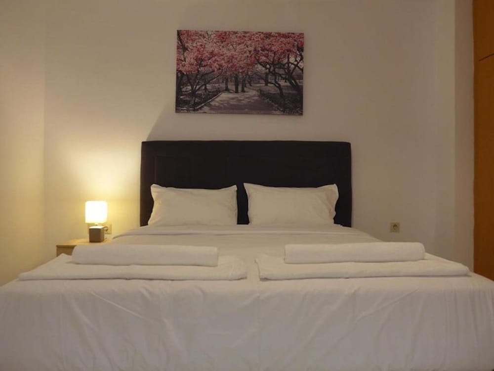 "kalamaki Plaza Apartments 'elia'"