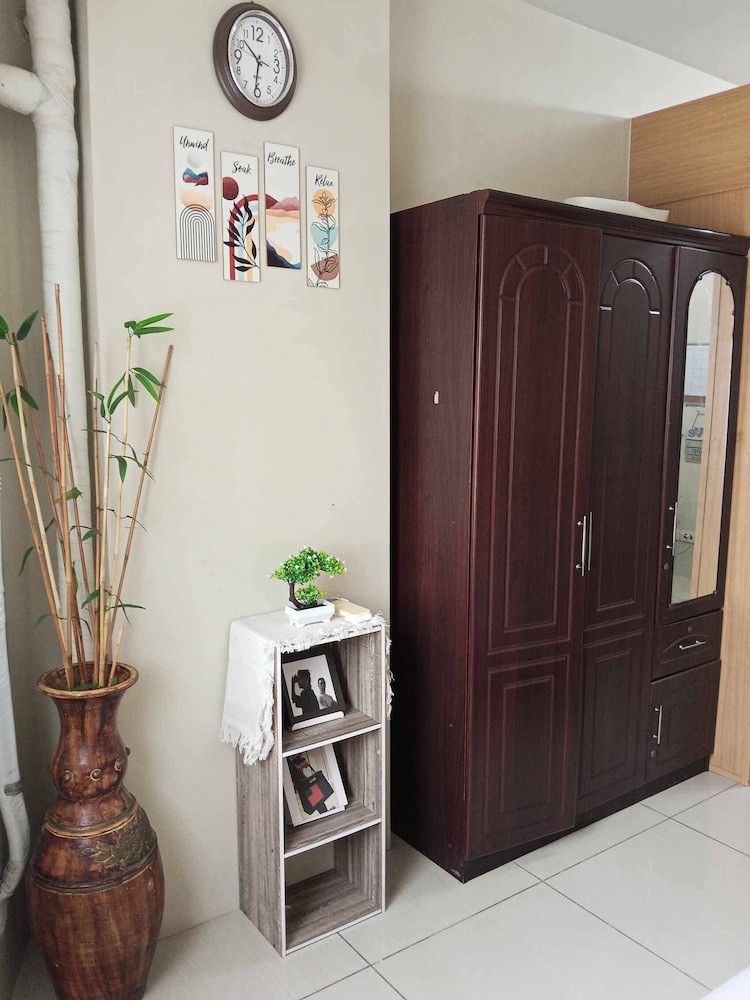 Serene Pasay Getaway - Entire Apartment for Rent