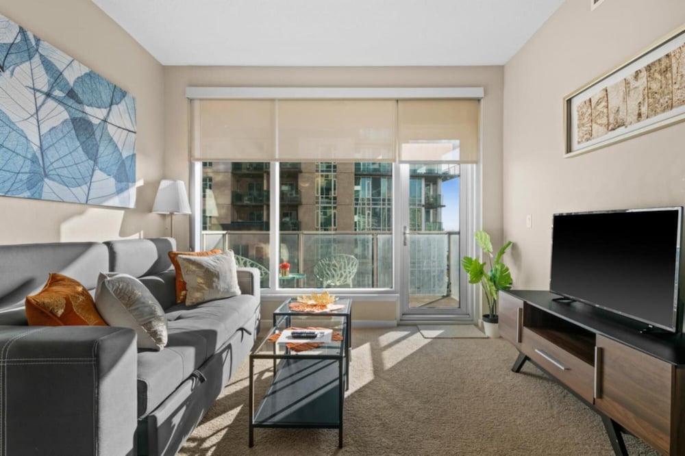 Modern Calgary Apartments - Calgary 1320 1St SE 1503 P4 2Bd 2bath - Image 3