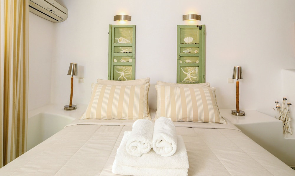Villa Isabella Studios & Suites