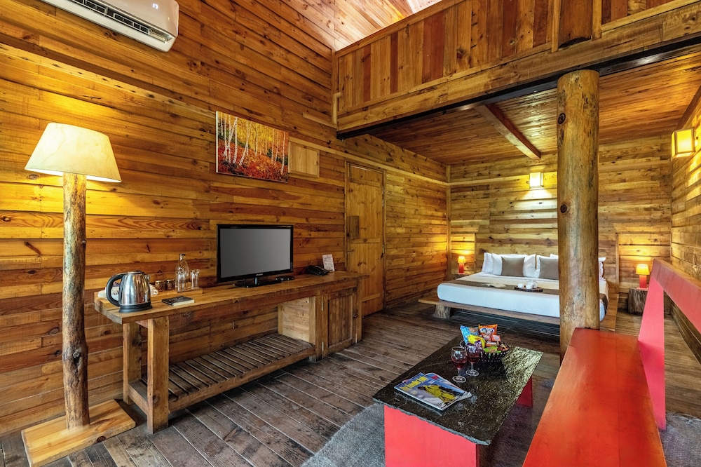 Alaya Stays Suro Woodbine Chalet Cottage