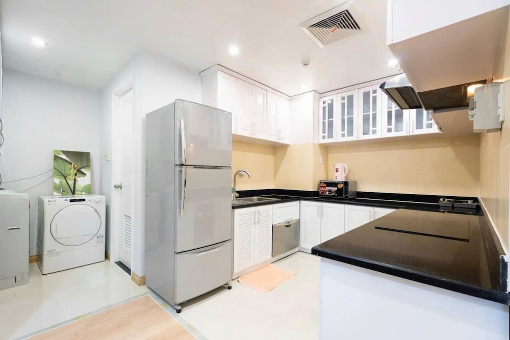 Salute de Sailing Tower Luxury Apartment