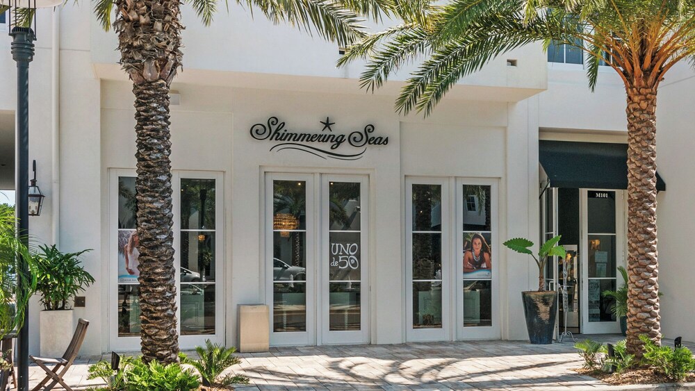 2BR Beachfront Townhome w/ Beach Service + Free Attraction Tickets!