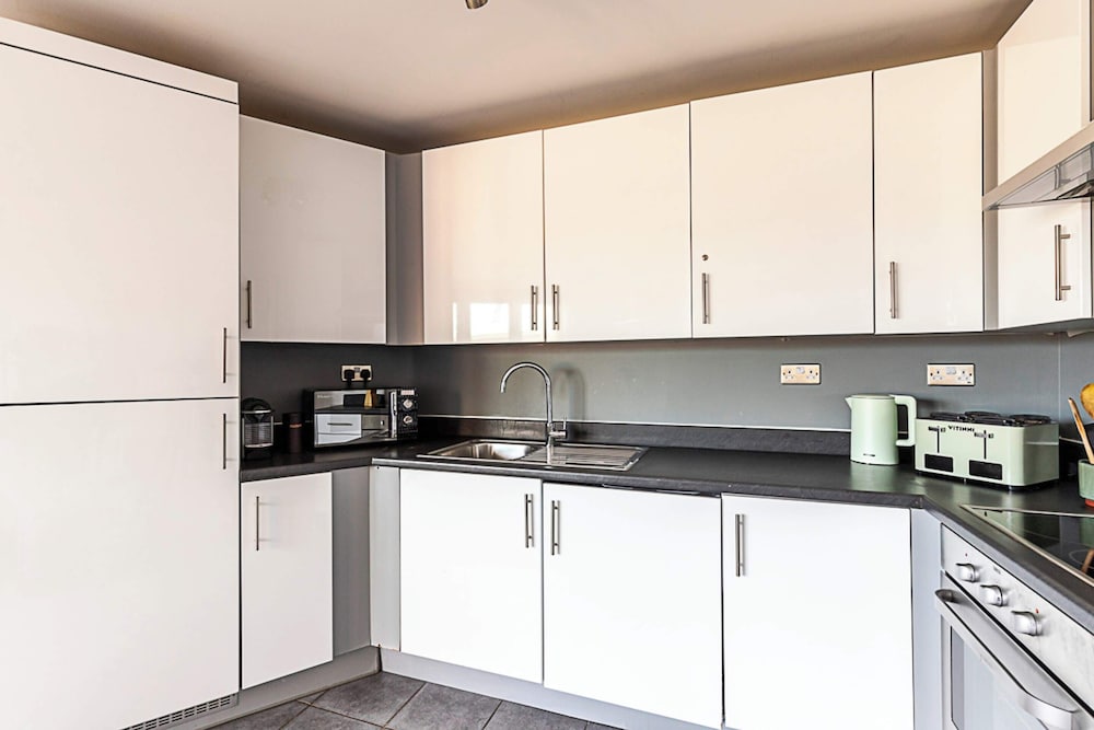 Chic & Modern Dalston Apartment view 5