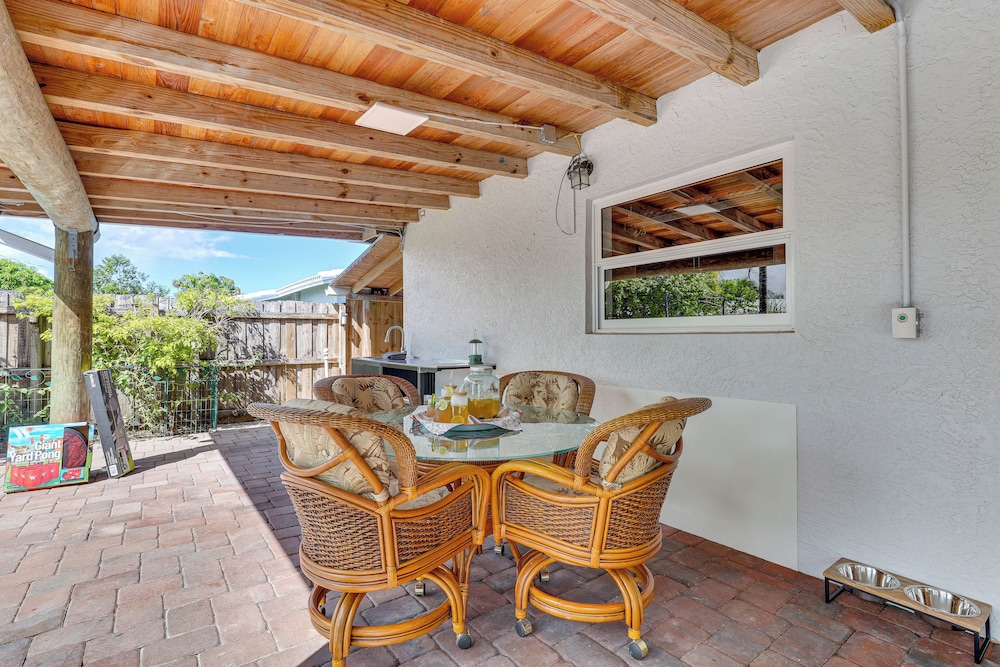 Fish, Swim & Relax Poolside! Deerfield Beach Oasis