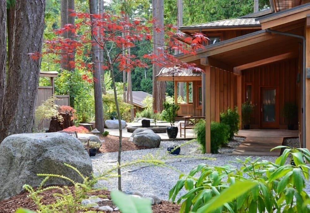Shades of Jade Inn and Spa